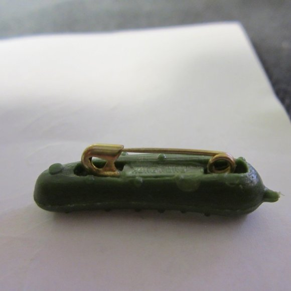 Vintage Heinz pickle pin for Christmas.. - Picture 2 of 4